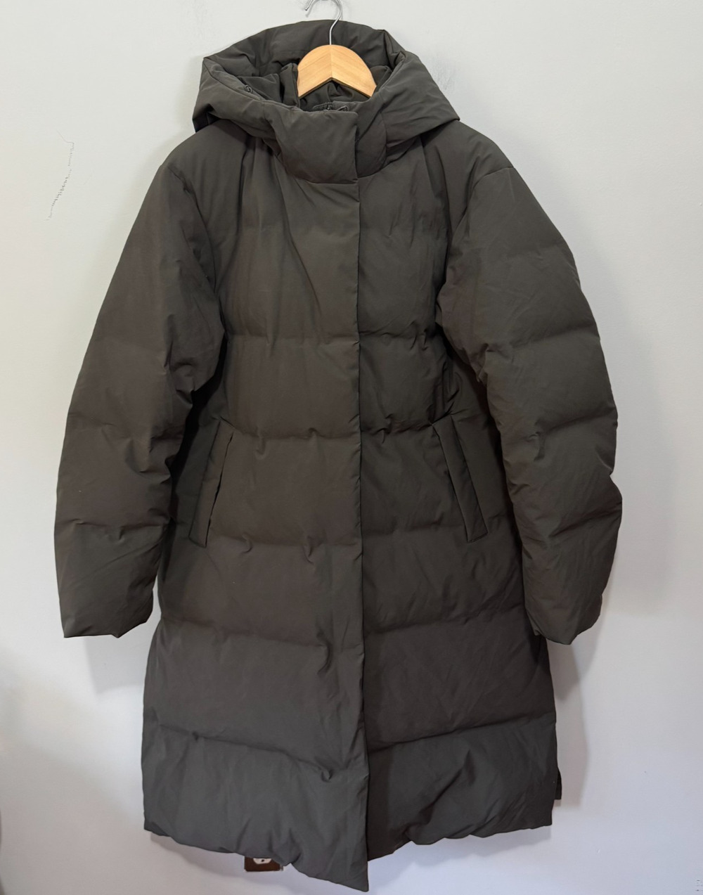 Uniqlo Coat Womens Large Green Hooded Sweamless Down Filled Minimalist Winter